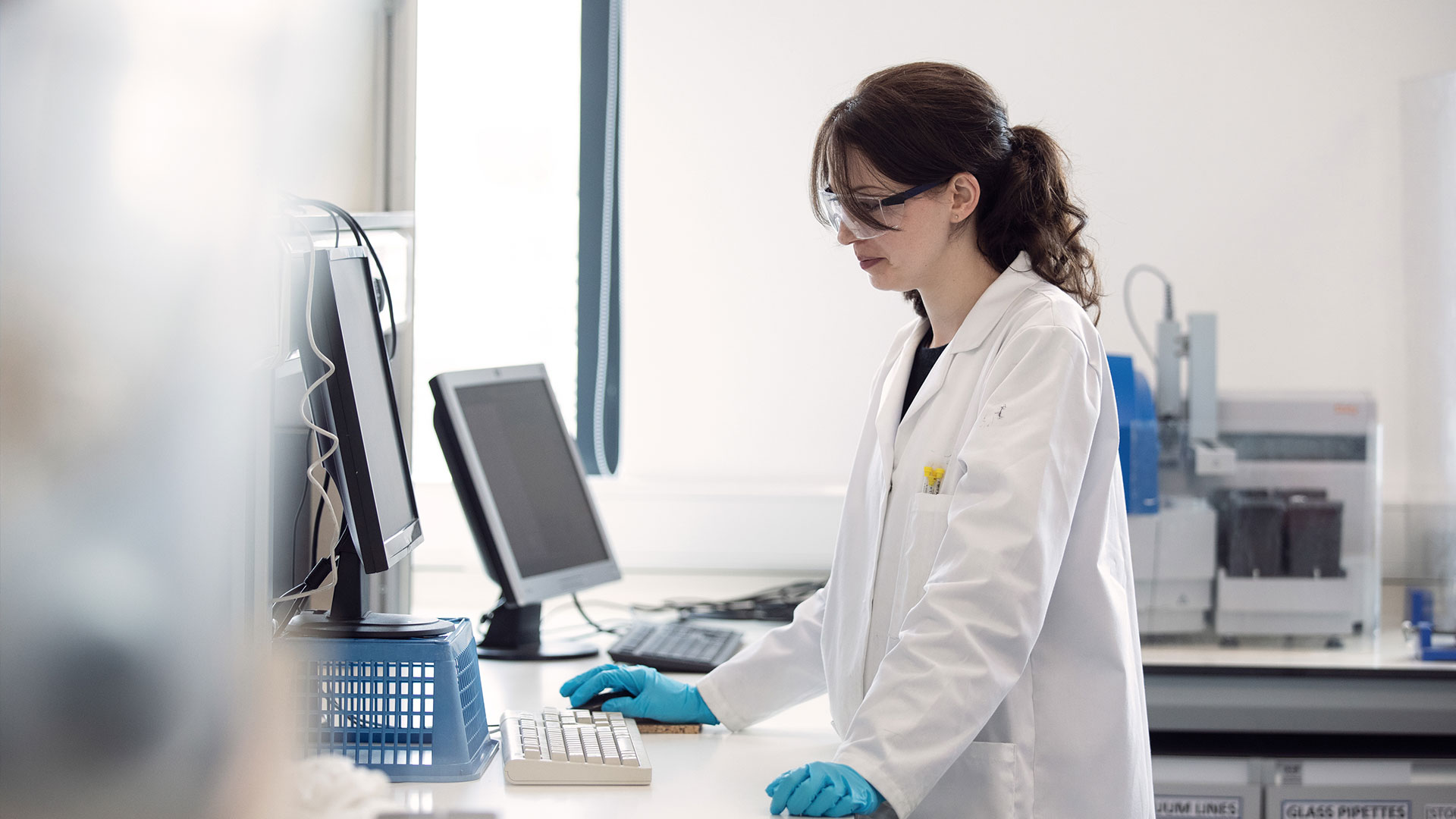 A family overlooking the Tyne Bridge